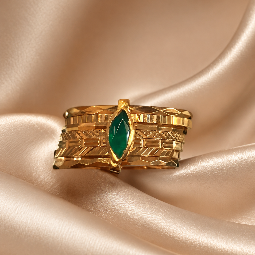 19.2K Portuguese Gold | 7 Band Ring with Marquise green Stone