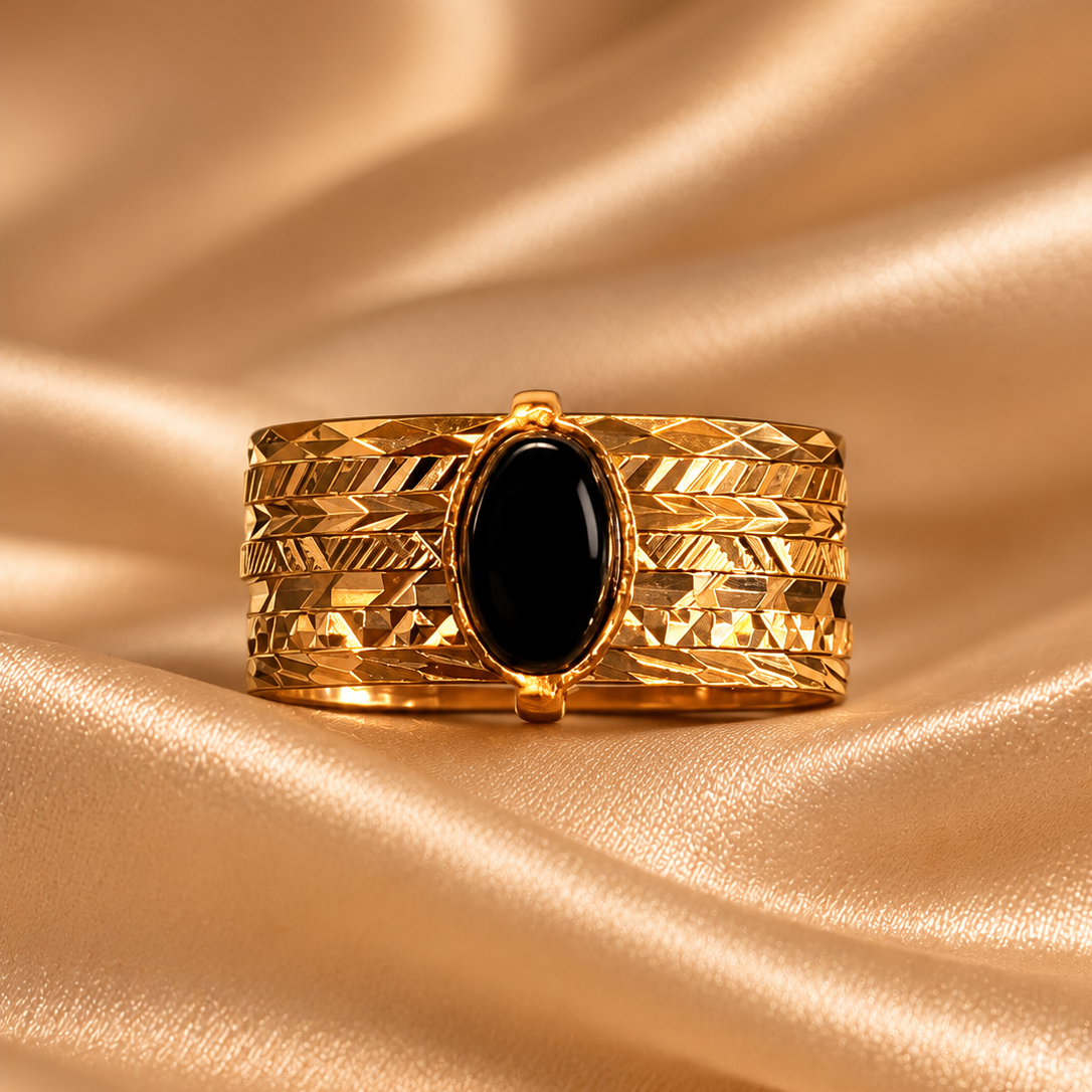 19.2K Portuguese Gold | 7 Band Ring with round black Stone