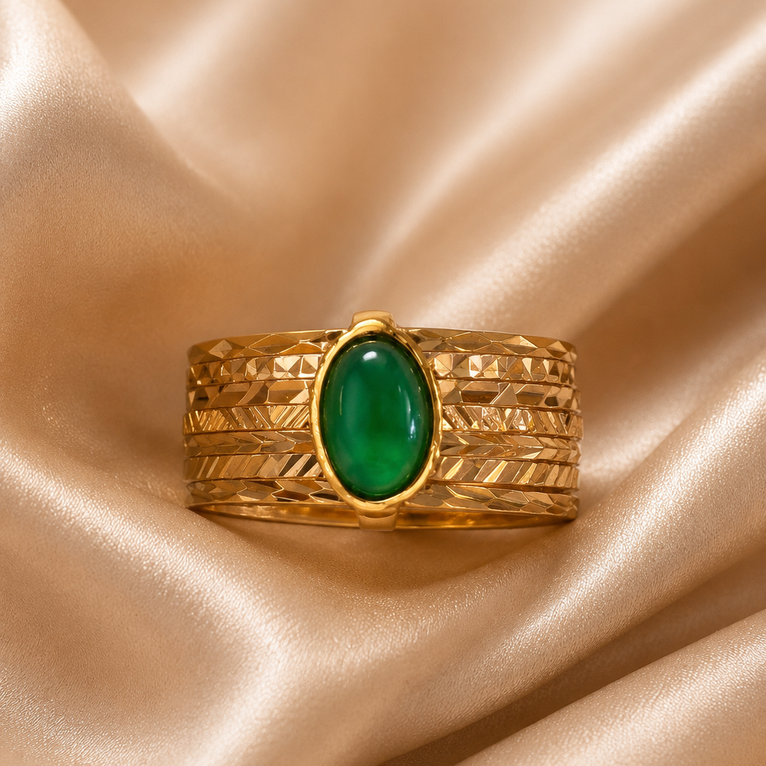 19.2K Portuguese Gold | 7 Band Ring with round green Stone