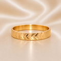 Gold bracelet with chevron pattern on a beige fabric background 19.2K Portuguese Gold | Chevron Style 5mm