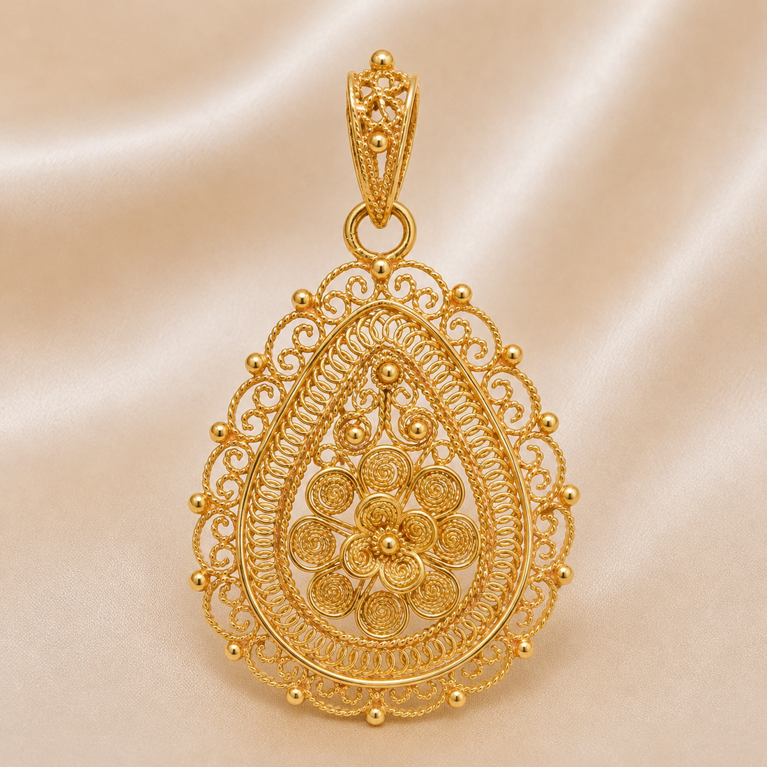 19.2K Portuguese Gold | Detailed Pear Shaped Pendant
