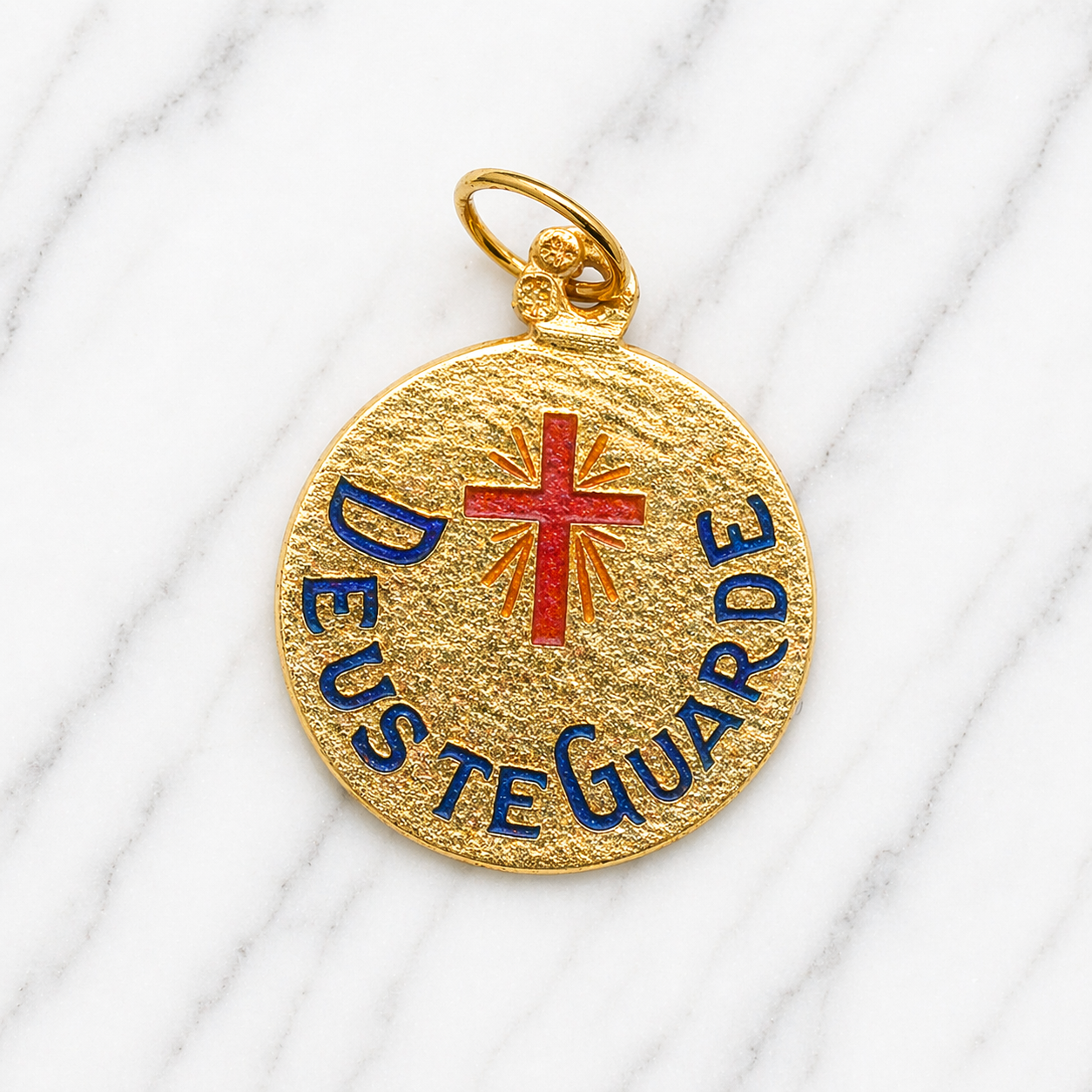 Gold pendant with red cross and blue text on a white background 19.2K Portuguese Gold | Deus te Guarde Charm
