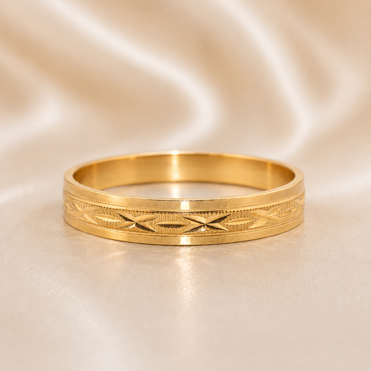 Gold bracelet 19.2K Portuguese Gold | Diamond Cut X Style 3.9mm with intricate design on a beige fabric background