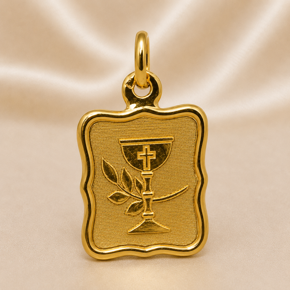 19.2K Portuguese Gold | First Communion Pendant