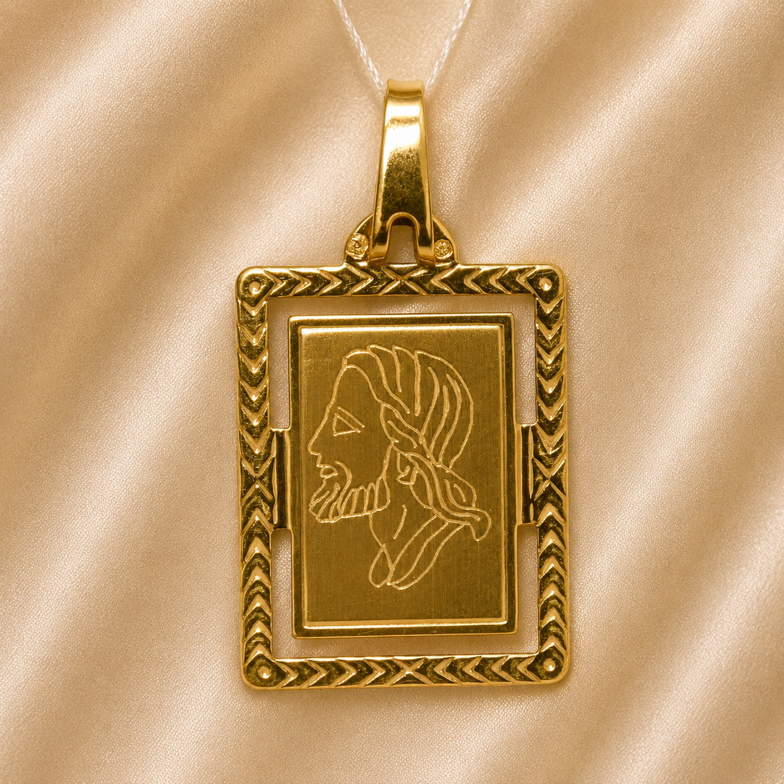 19.2K Portuguese Gold | Jesus Sketch Pendant