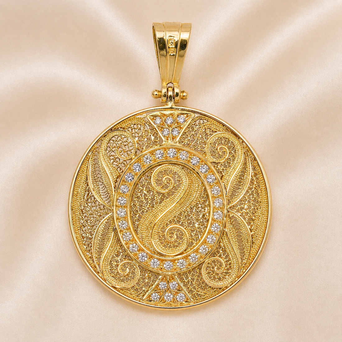 19.2K Portuguese Gold | Large Round Pendant with Stones
