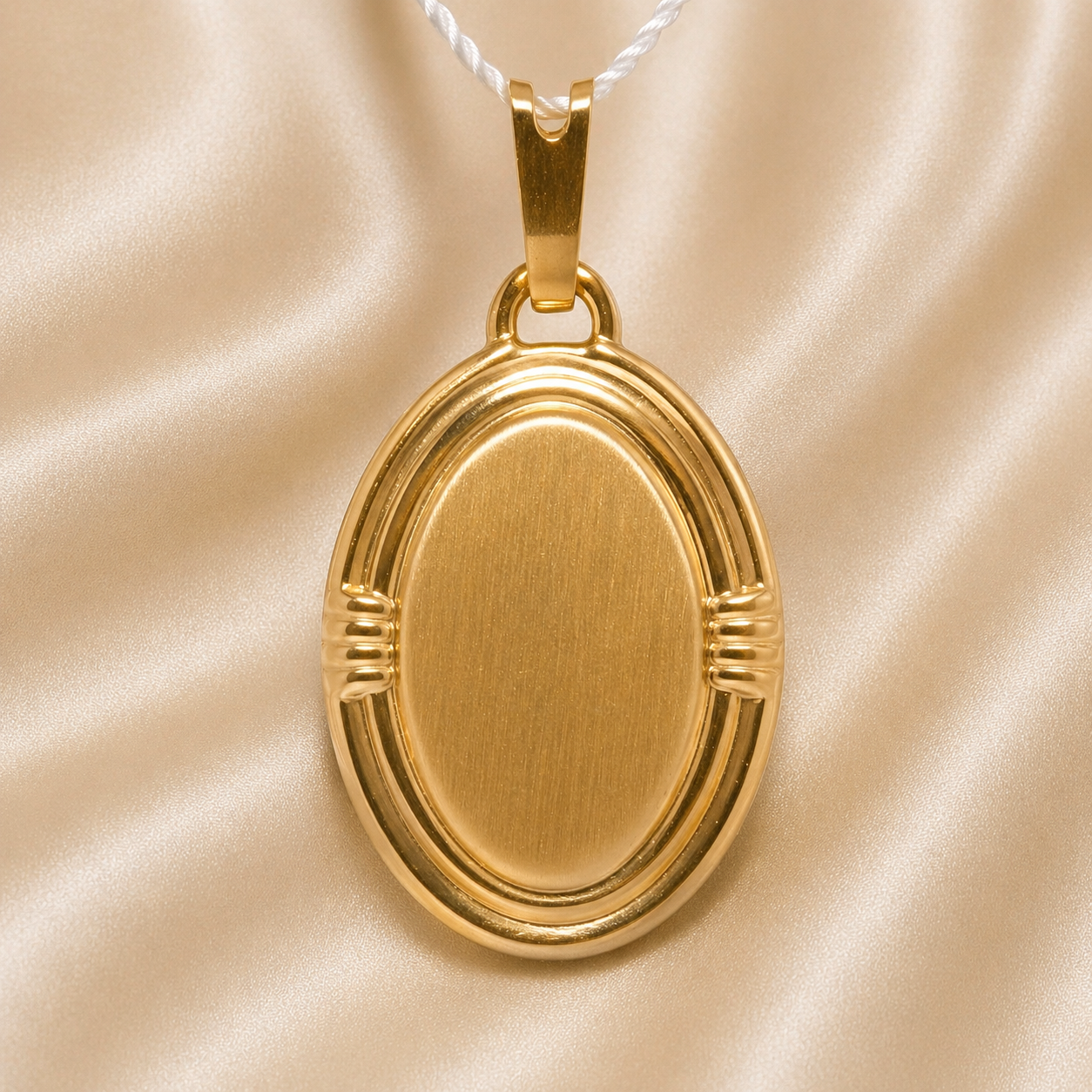 19.2K Portuguese Gold | Oval Engravable Pendant