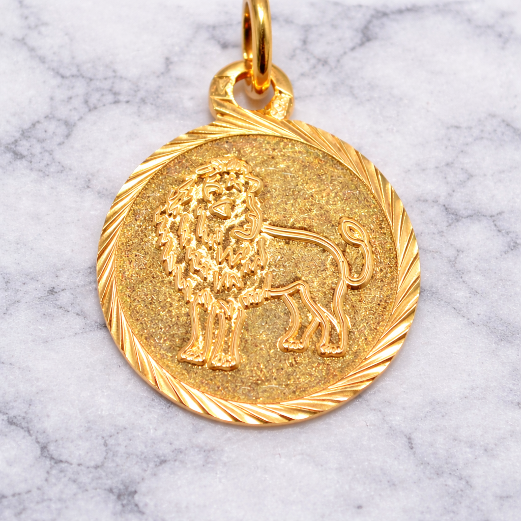 19.2K Portuguese Gold Leo lion pendant on a marble background