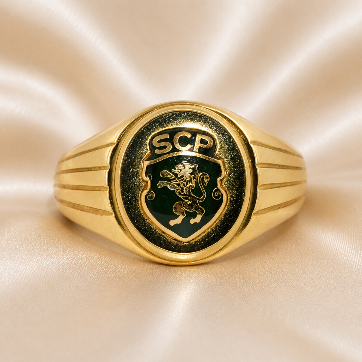 Gold ring with SCP logo on a beige fabric background 19.2K Portuguese Gold | SCP Soccer Rings