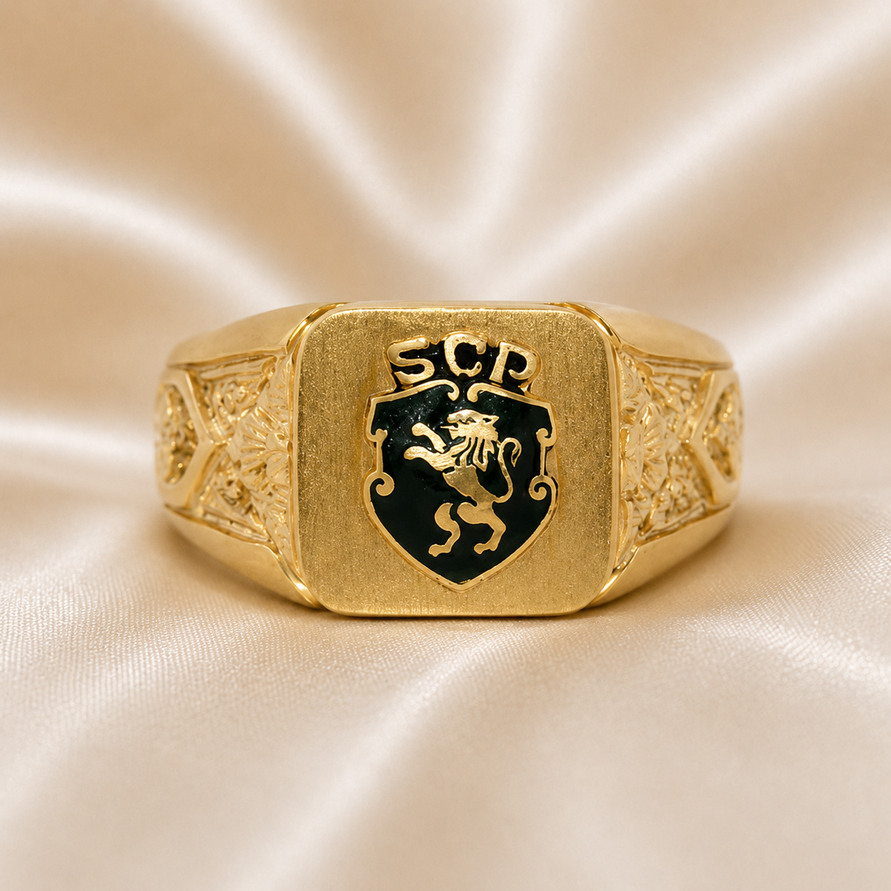Gold ring with a lion emblem on a beige satin background 19.2K Portuguese Gold | SCP Soccer Rings Square