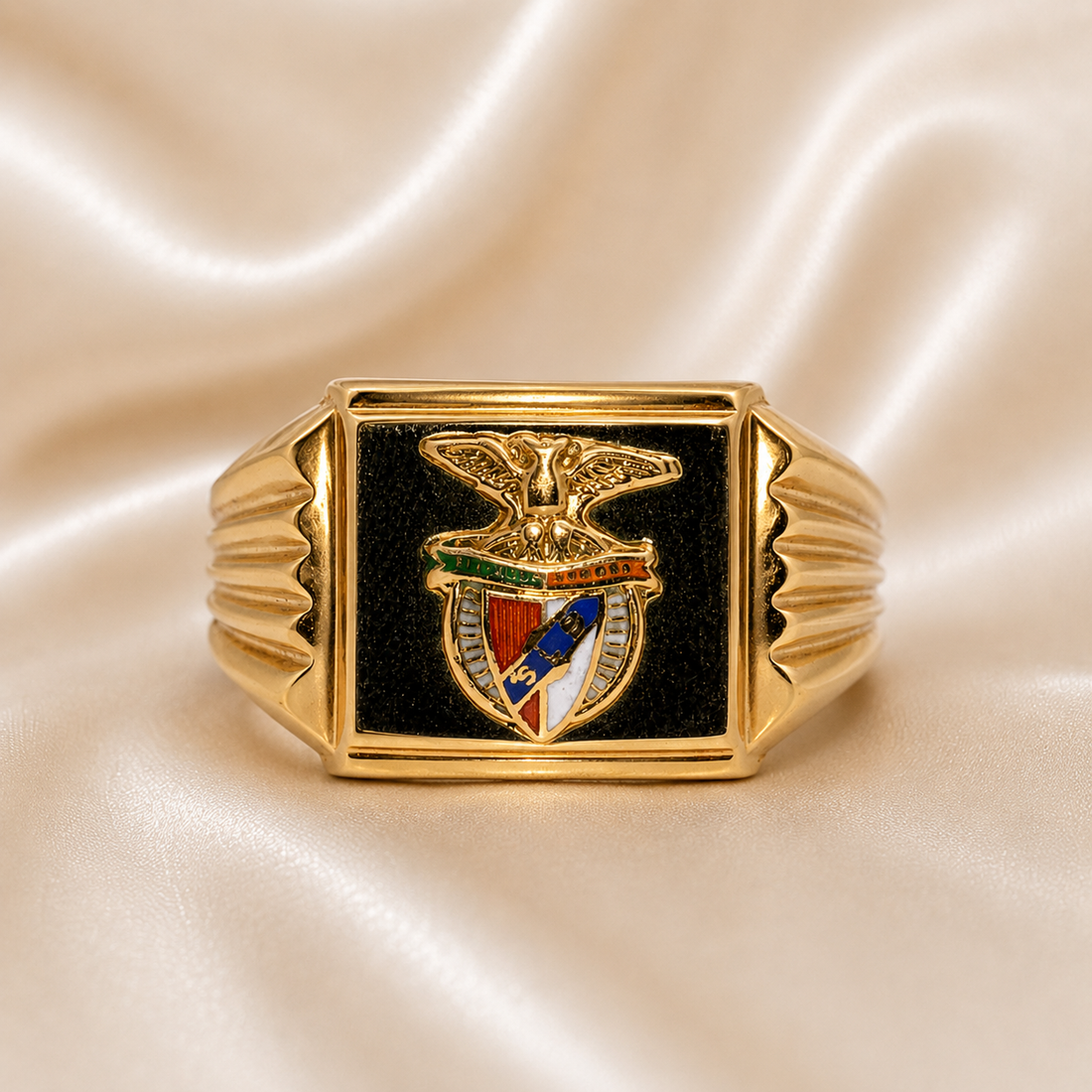Gold ring with a detailed emblem on a satin background 19.2K Portuguese Gold | SLB Soccer Rings 