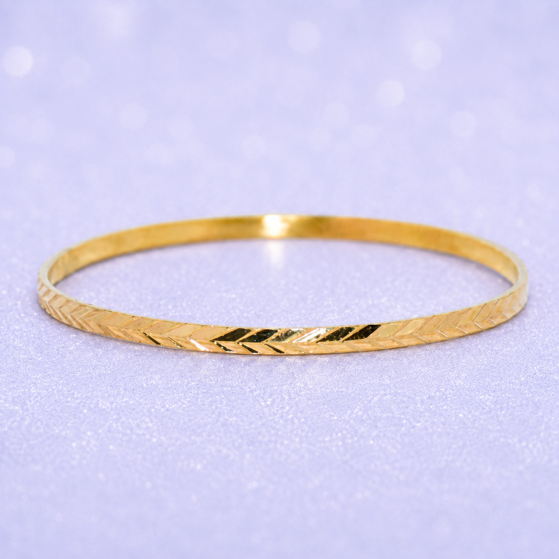 Gold bracelet on a light purple background19.2K Portuguese Gold | Thin Geometric Design Wedding Bands zig zag cut