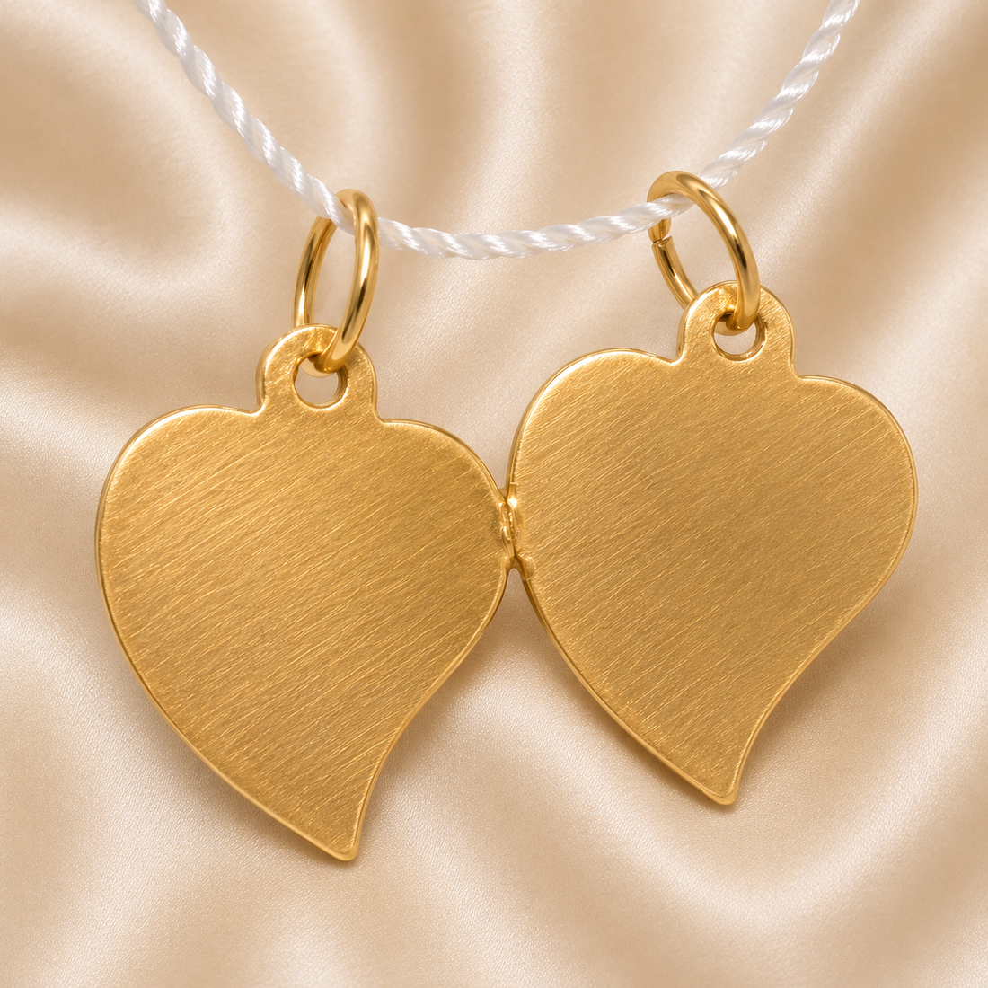 19.2K Portuguese Gold | Two Heart Pendant