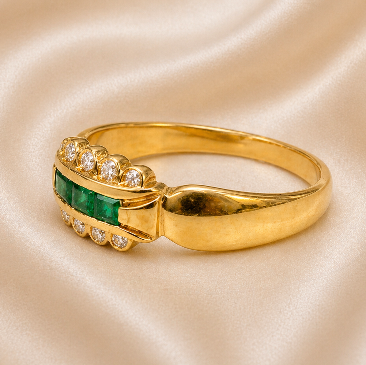 19.2K Portuguese Gold | Vintage Three Stone Emerald Ring Rings Green 