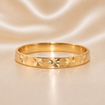Gold bracelet with textured design on a beige background 19.2K Portuguese Gold | X Pattern Style 2.7mm