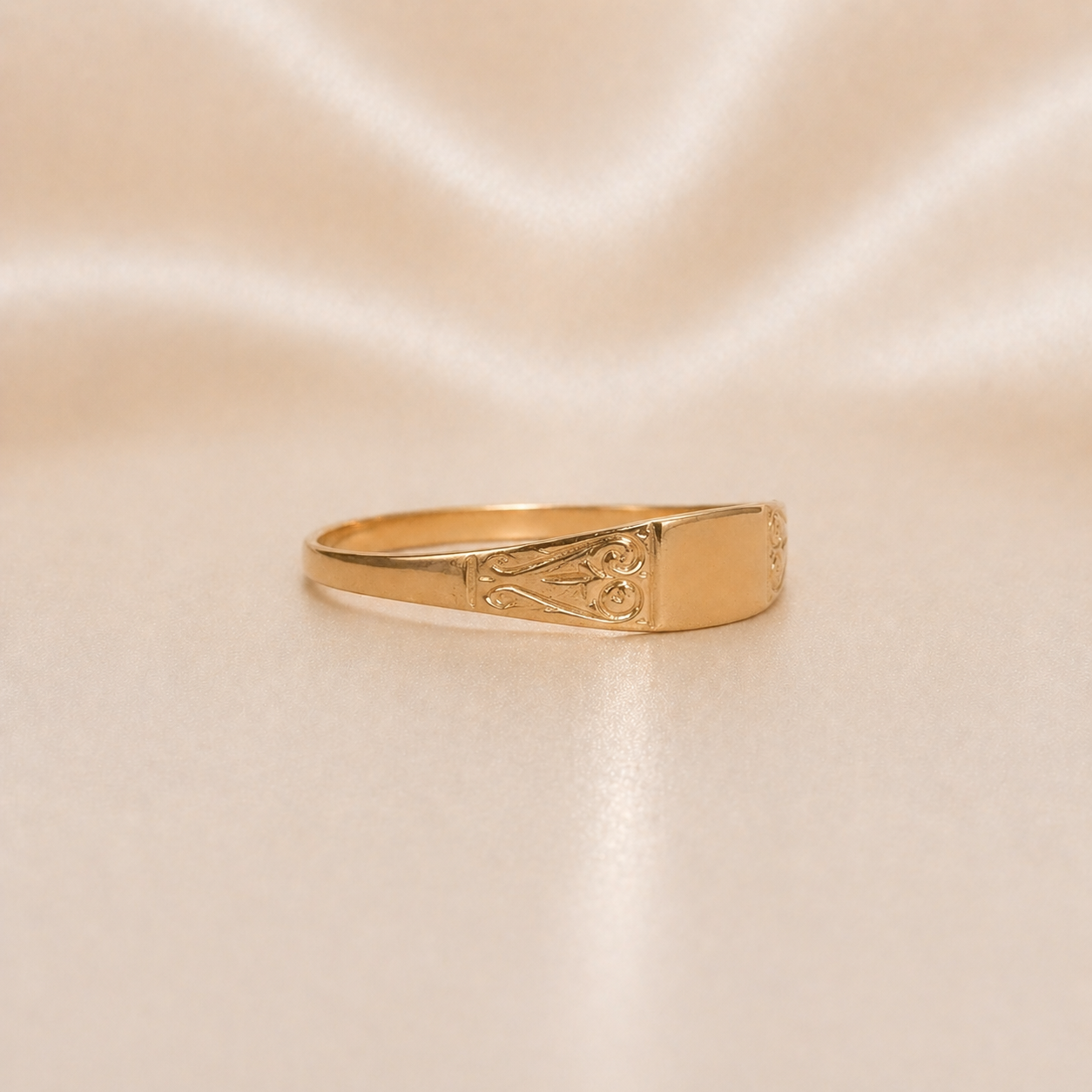 19.2K Portuguese Gold | signet unisex Gold Scroll Detail Ring