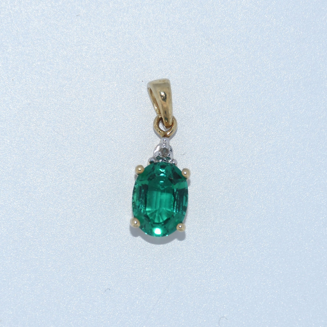 10K Gold | YG Emerald Oval Pendant
