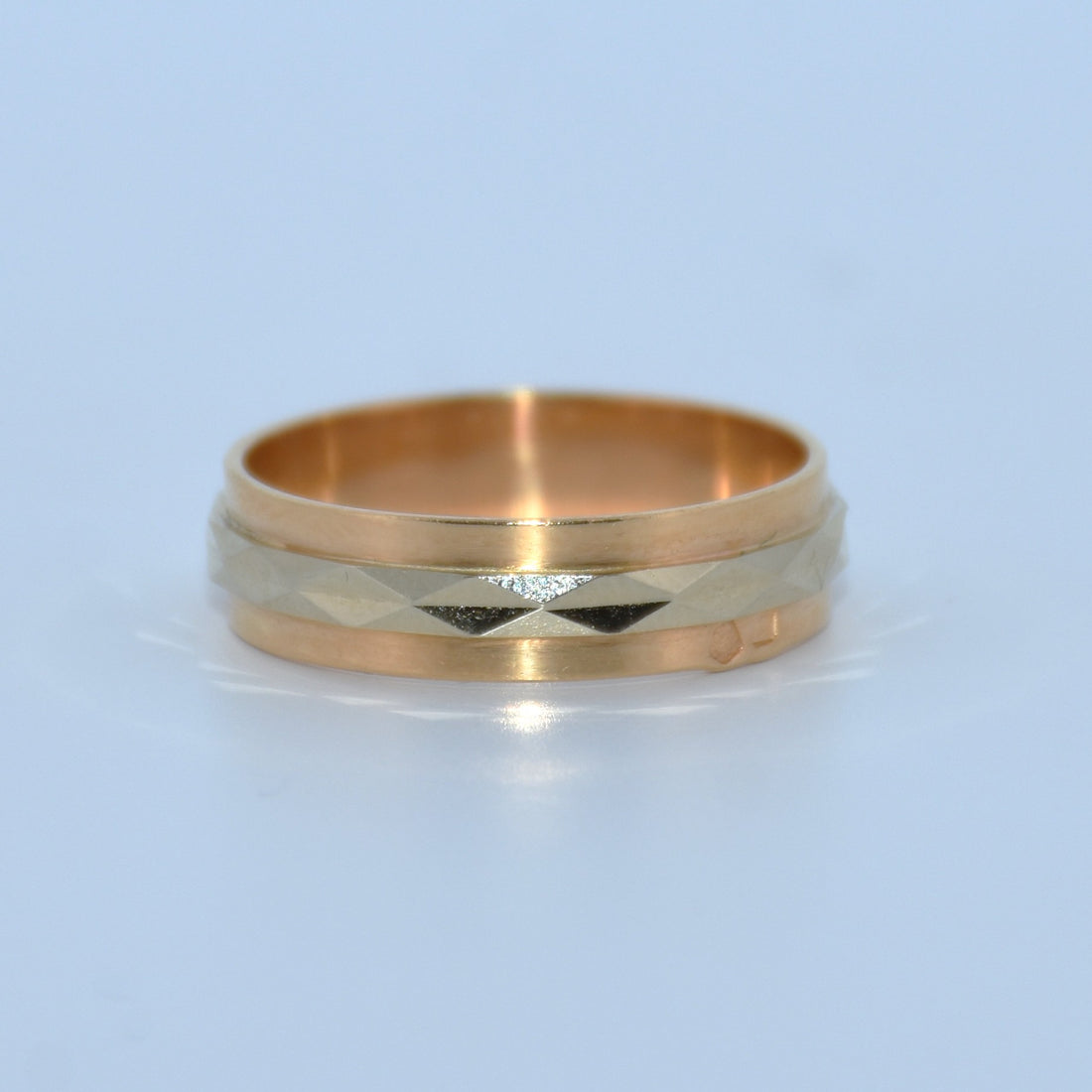 19.2K Portuguese Gold | Raised Geometric 4.5mm