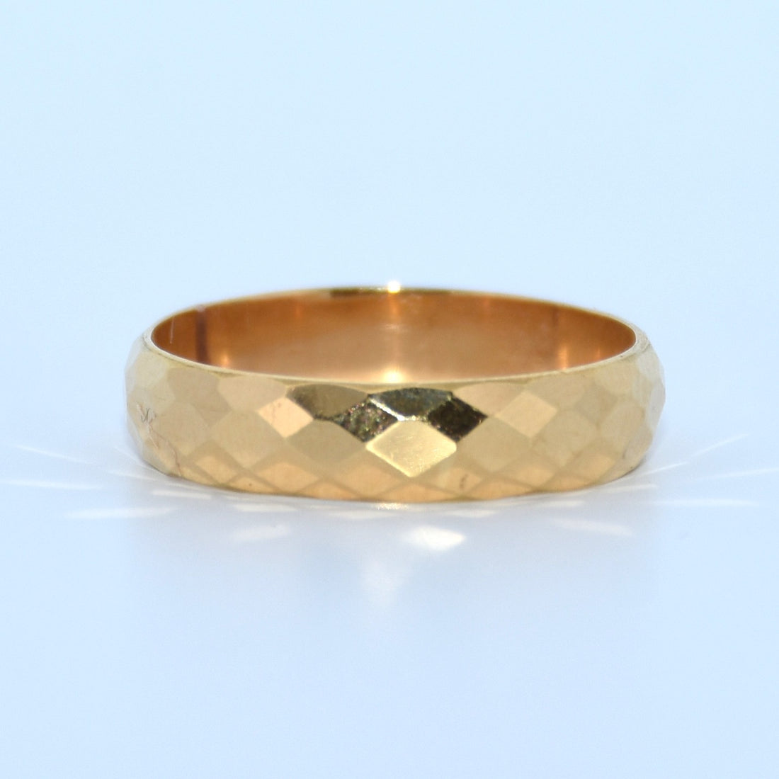 19.2K Portuguese Gold | Faceted Wedding Bands