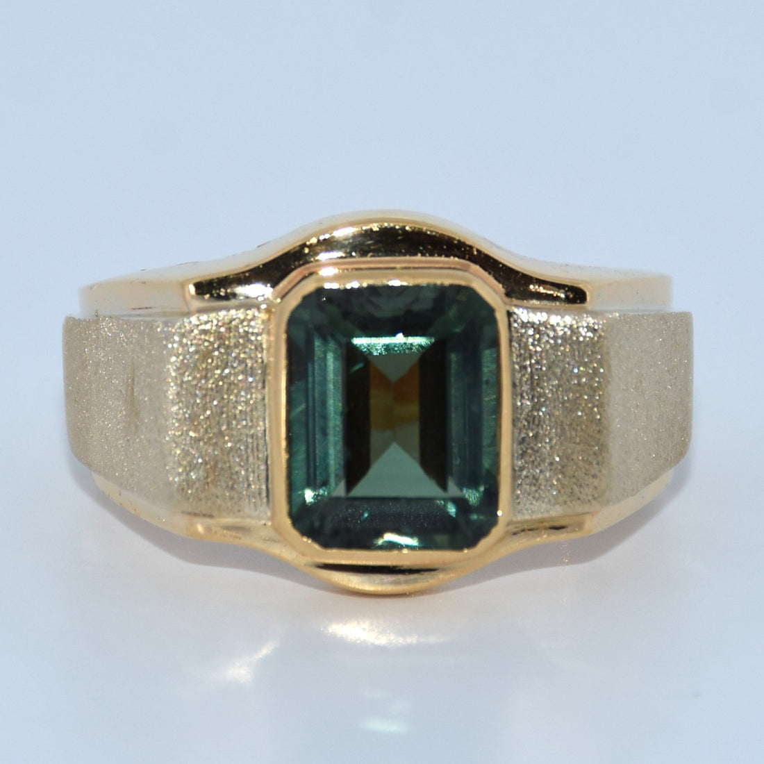 19.2K Portuguese Gold | Emerald Bezel Set Ring