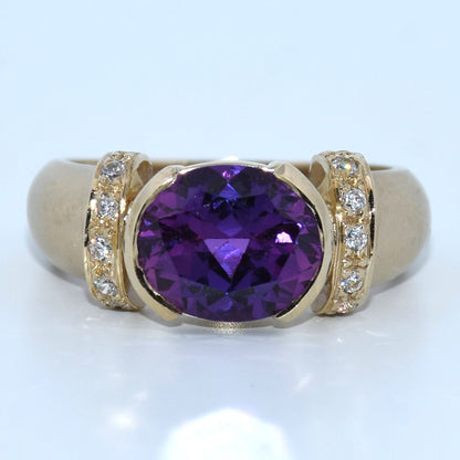 19.2K Portuguese Gold | Round Ring Vintage Amethyst