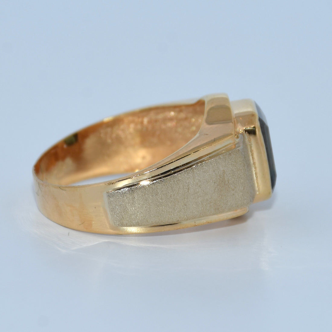 19.2K Portuguese Gold | Emerald Bezel Set Ring