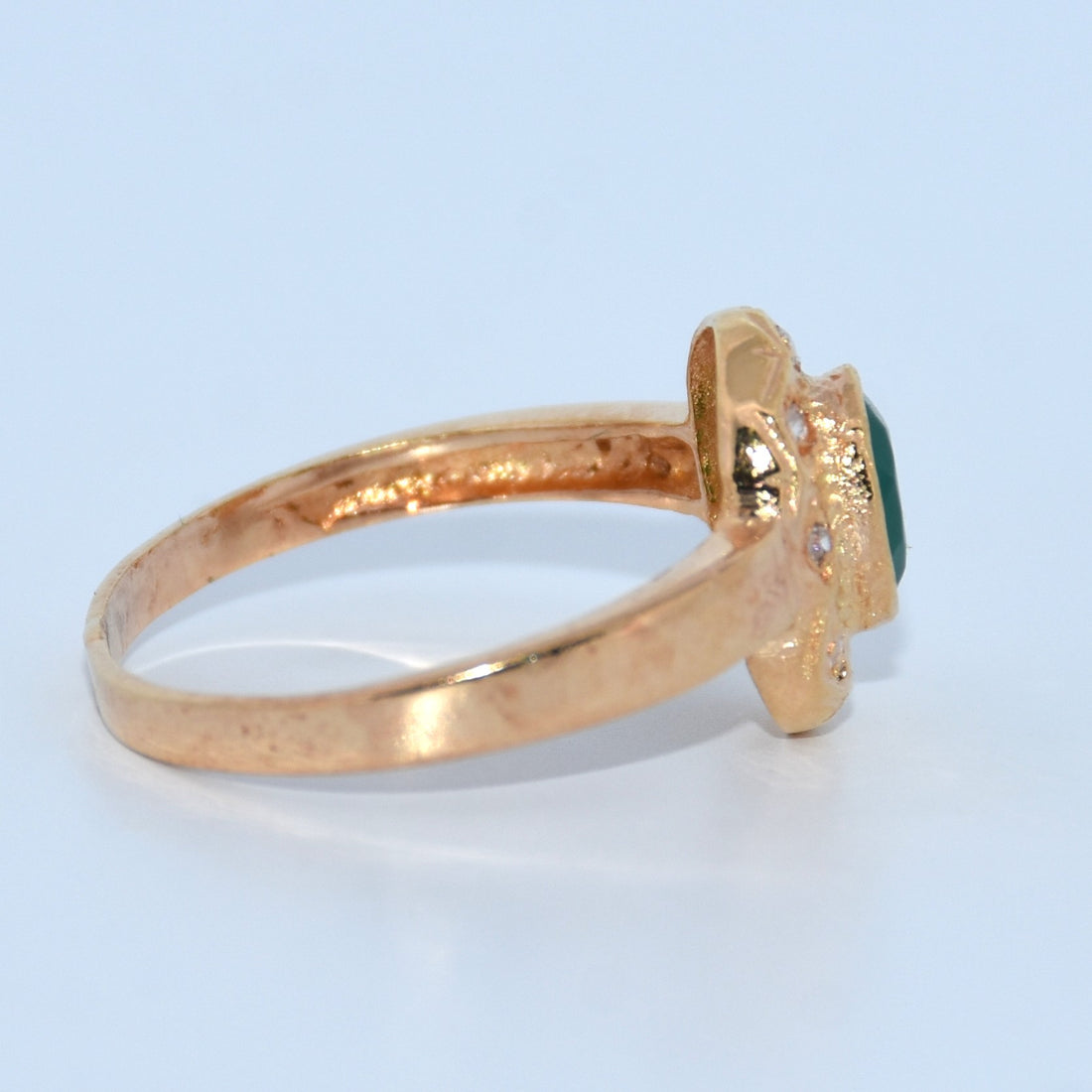 19.2K Portuguese Gold | Elongated Emerald Oval Ring