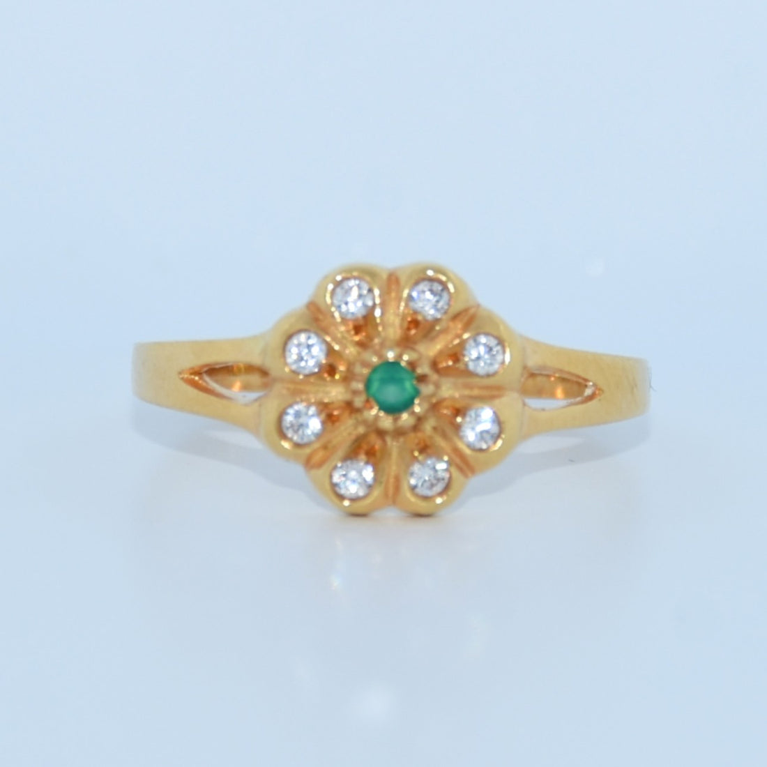 19.2K Portuguese Gold | Baby Emerald Flower Ring