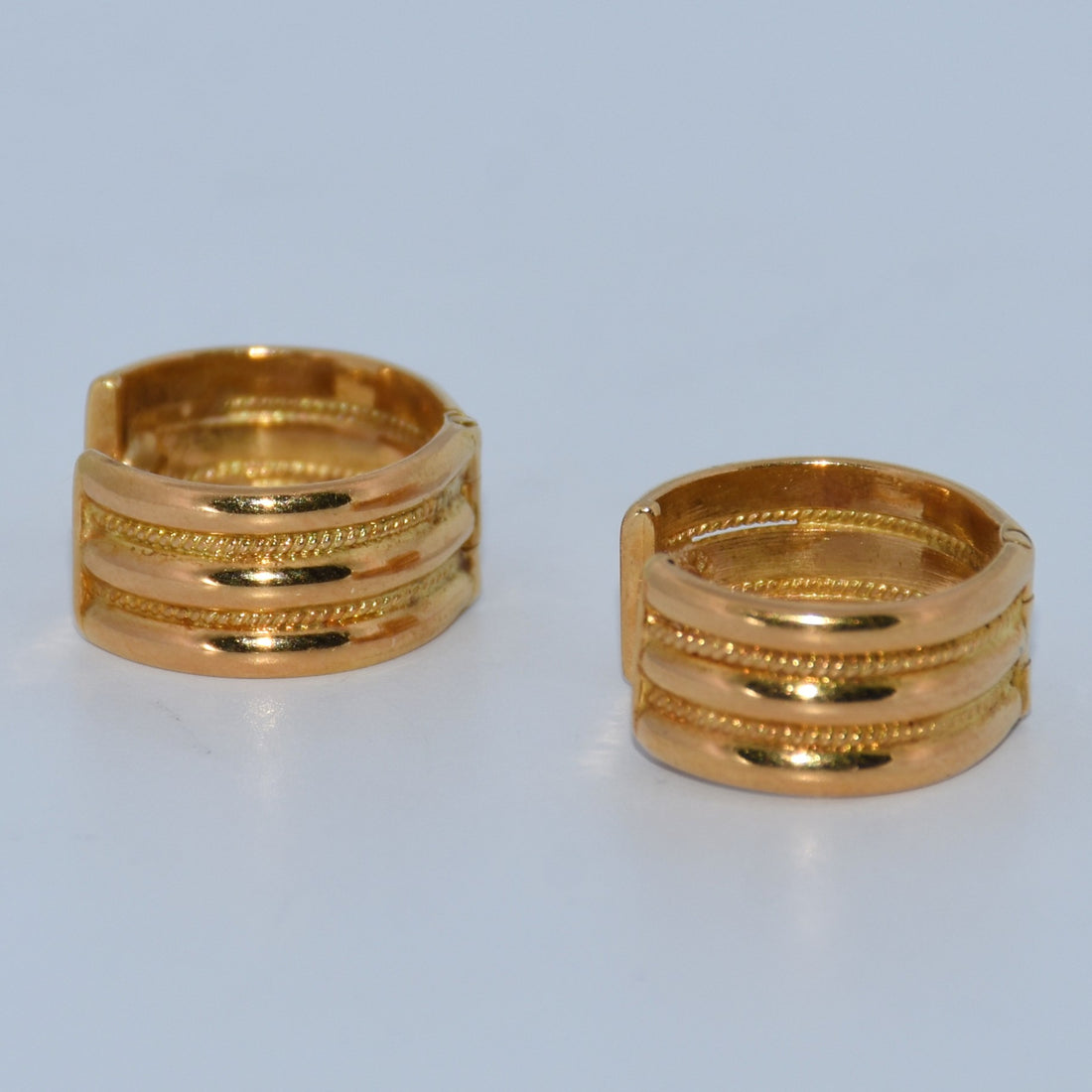 19.2K Portuguese Gold | Huggie Loops