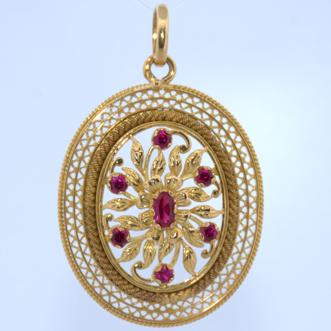 19.2K Portuguese Gold | Large Round Pendant with Pink Stones