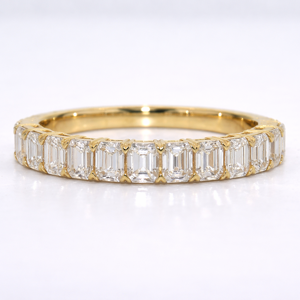 Elegant_eternity_band_with_diamonds