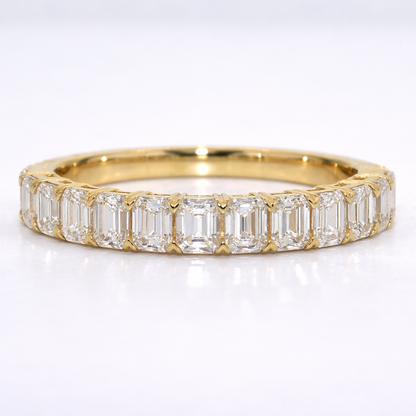 Elegant_eternity_band_with_diamonds