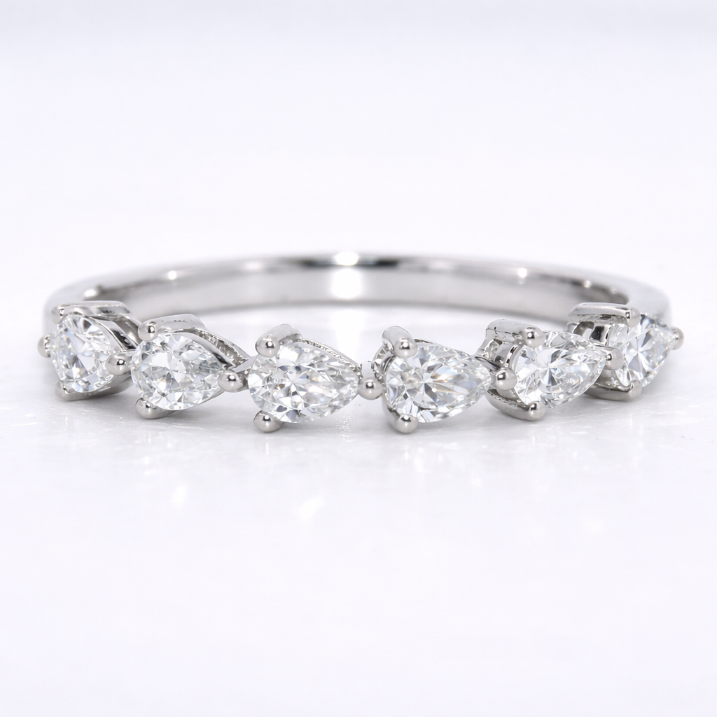 Elegant_white_gold_diamond_ring_1