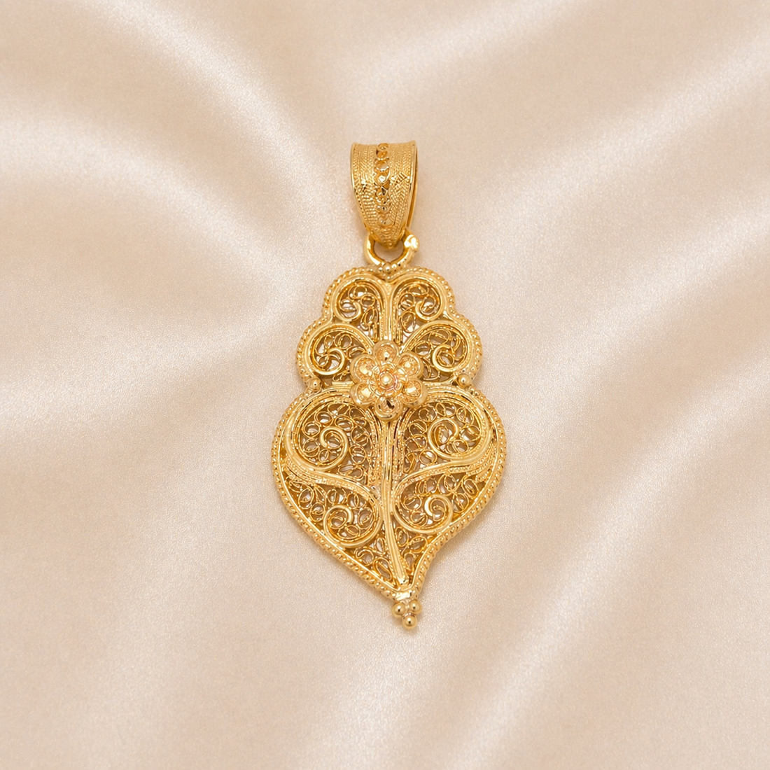 19.2K Portuguese Gold | Filigree Heart of Viana Pendants