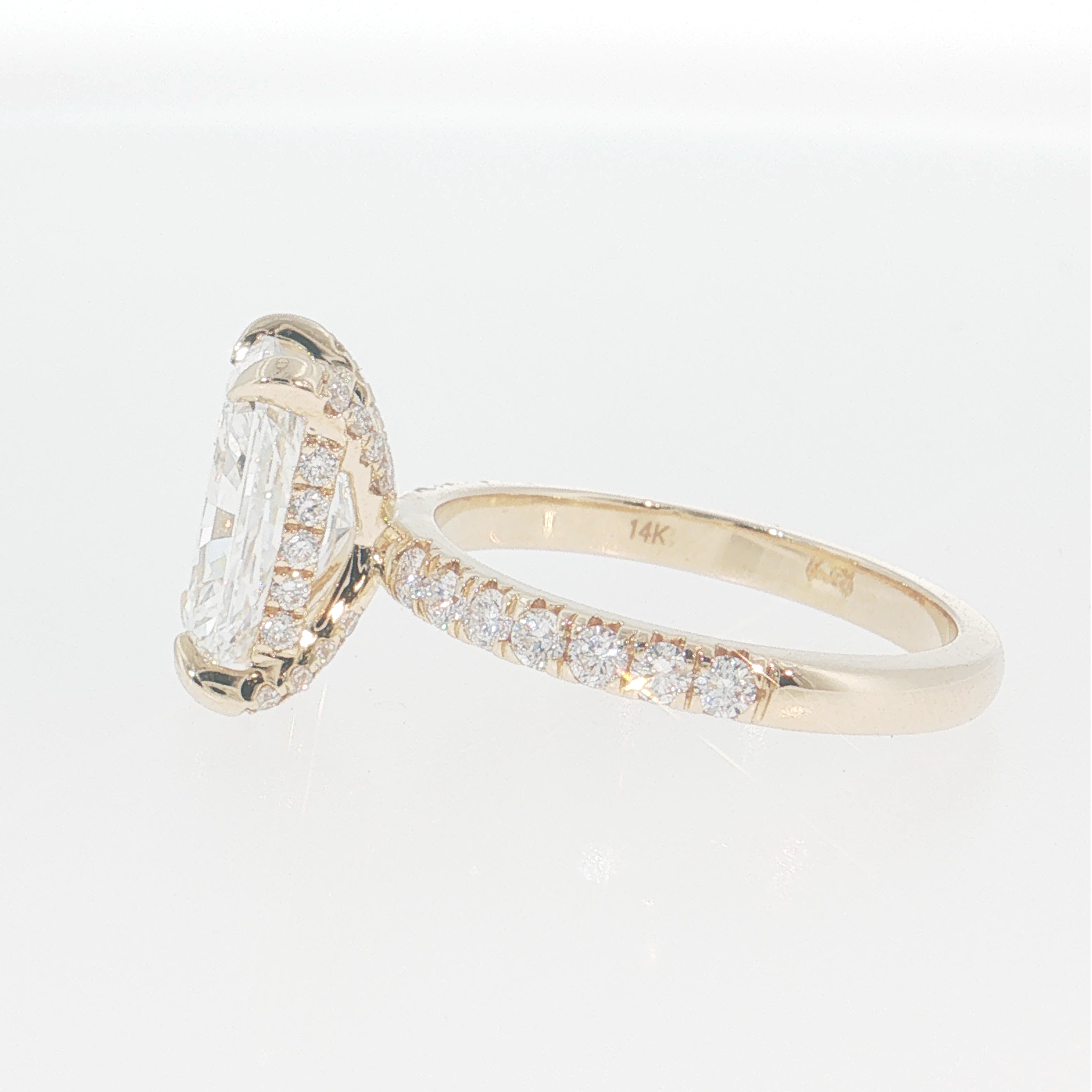 Specifications

Center Stone: 3.06CT
Total Carat Weight: 3.65cttw&nbsp;
Color Grade:&nbsp;E
Clarity Grade:&nbsp;VVS 2&nbsp;