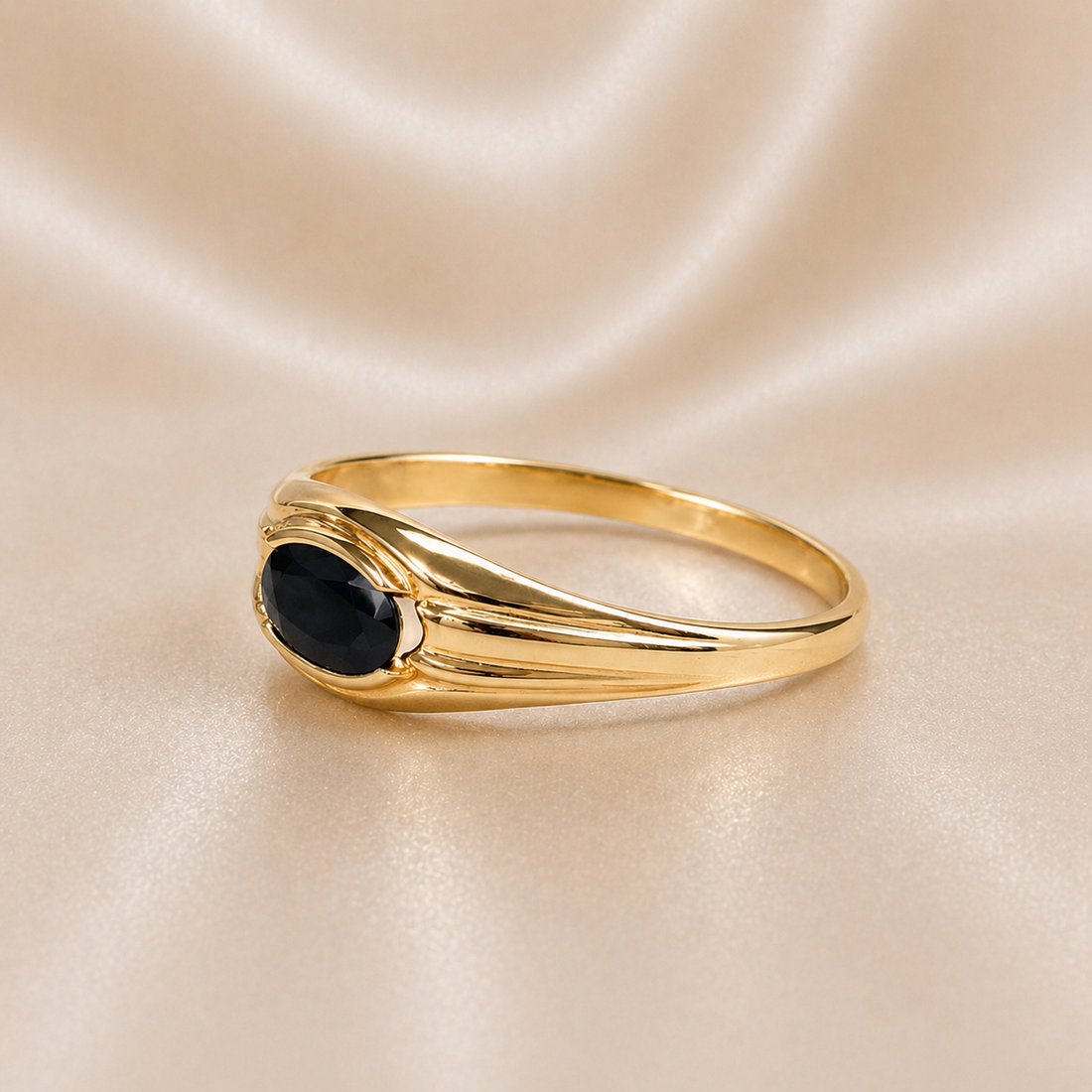 side view of black onyx Vintage Oval Black Stone Ring in Portuguese 19.2K Gold Unisex