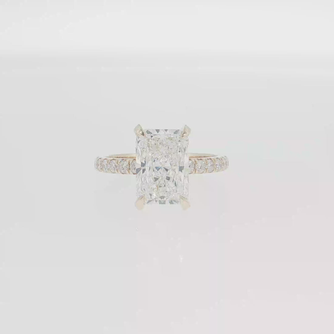 Specifications

Center Stone: 3.06CT
Total Carat Weight: 3.65cttw&nbsp;
Color Grade:&nbsp;E
Clarity Grade:&nbsp;VVS 2&nbsp;