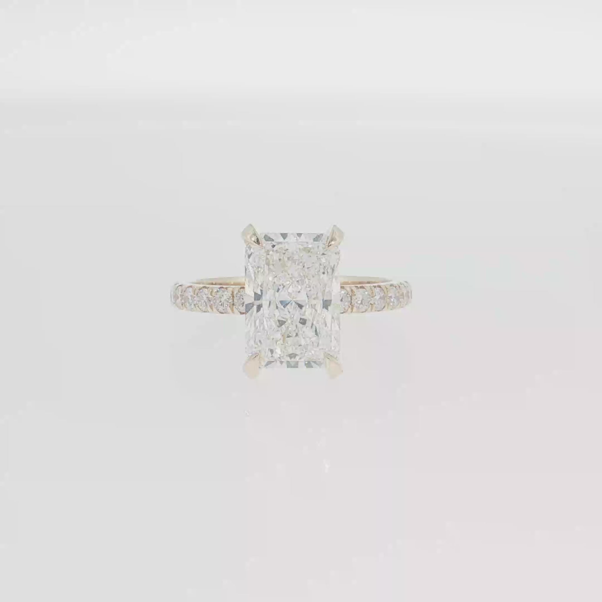 Specifications

Center Stone: 3.06CT
Total Carat Weight: 3.65cttw&nbsp;
Color Grade:&nbsp;E
Clarity Grade:&nbsp;VVS 2&nbsp;
